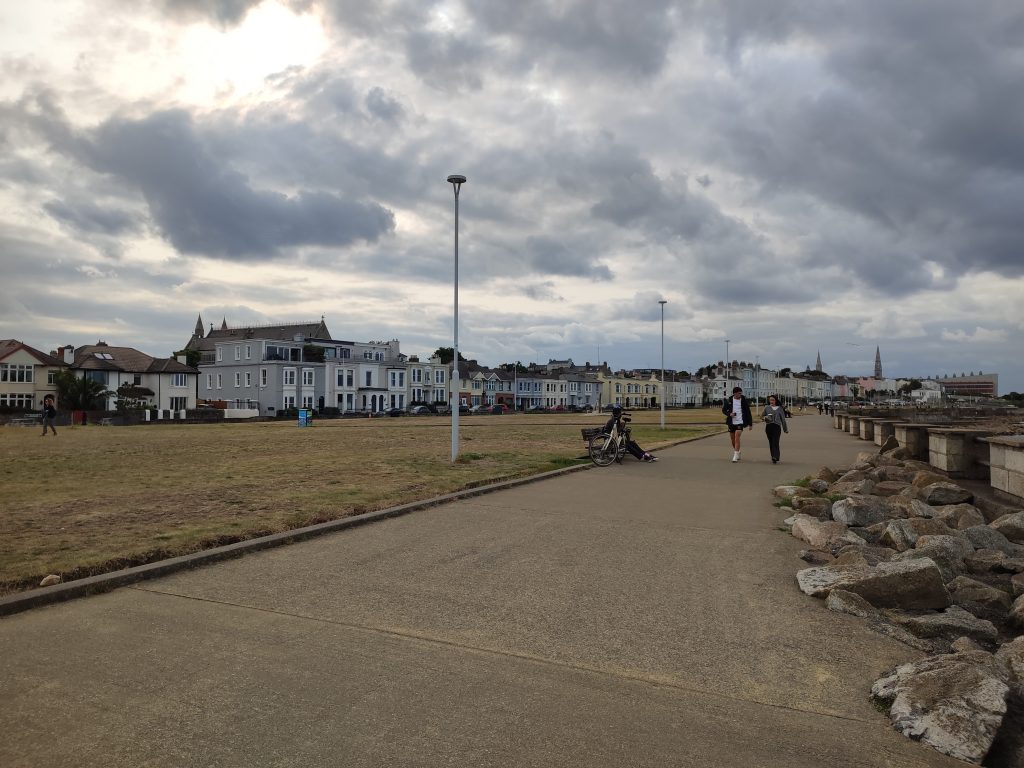 dun laoghaire promenade bord de mer