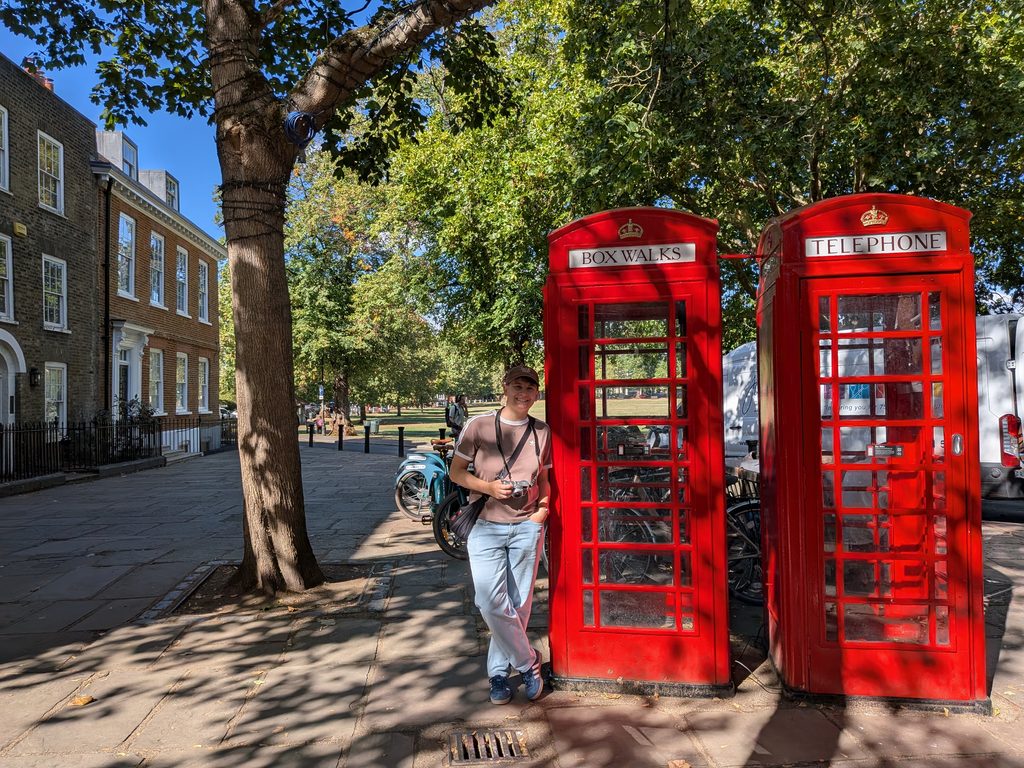 ted lasso richmond cabine téléphoniques rouges